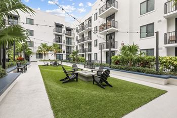 A courtyard with a table and chairs at Bay Village 1 Apartment in Palmetto Bay, FL